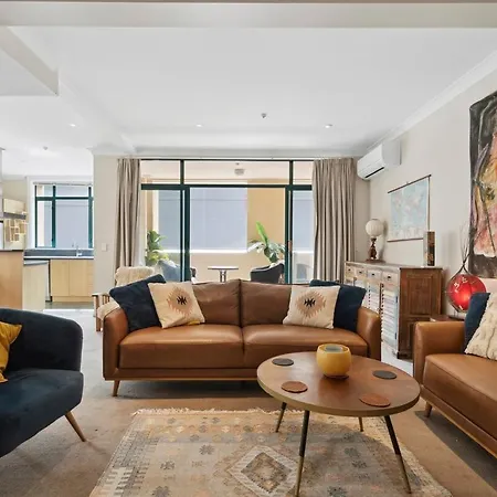 Spacious, 2 Bed, Central City Retreat